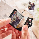 מחזיק מפתחות - מיני אלבום עשוי עור יוקרתי, בעיצוב קומפקטי.